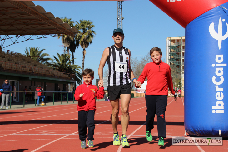 Búscate en la imágenes de la Carrera de la Mujer de Badajoz