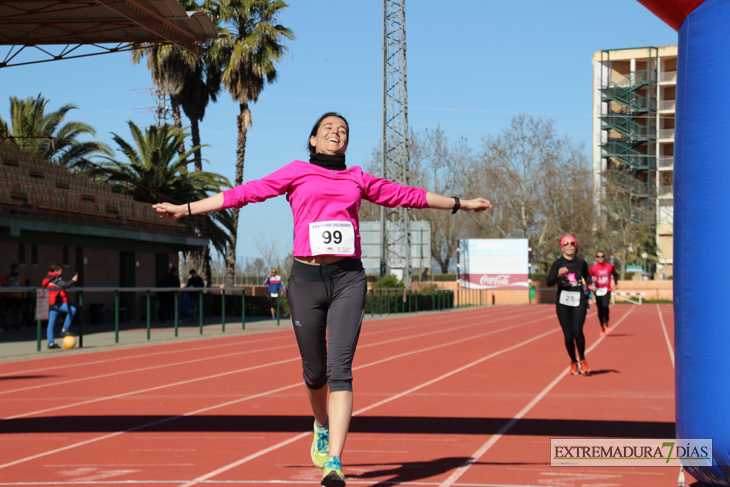 Búscate en la imágenes de la Carrera de la Mujer de Badajoz