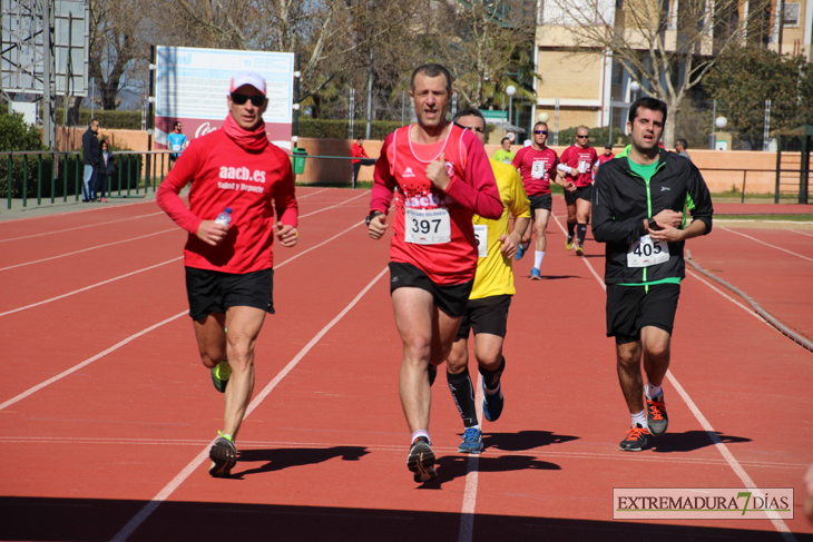 Búscate en la imágenes de la Carrera de la Mujer de Badajoz