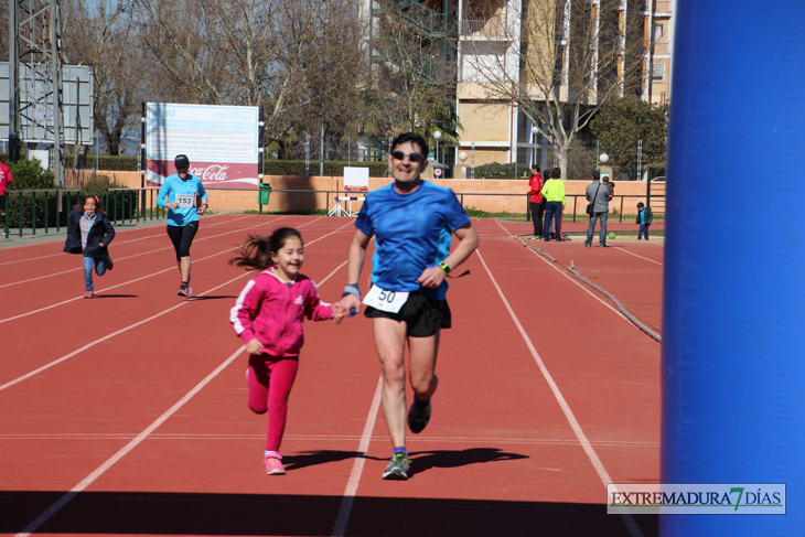 Búscate en la imágenes de la Carrera de la Mujer de Badajoz