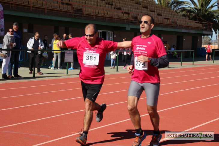 Búscate en la imágenes de la Carrera de la Mujer de Badajoz