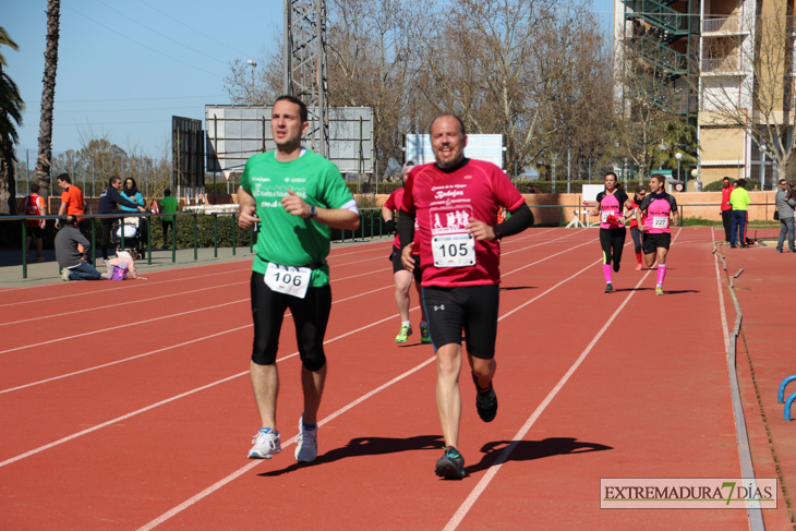 Búscate en la imágenes de la Carrera de la Mujer de Badajoz