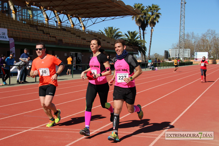 Búscate en la imágenes de la Carrera de la Mujer de Badajoz