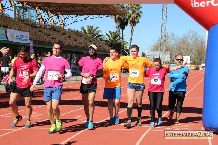 Búscate en la imágenes de la Carrera de la Mujer de Badajoz