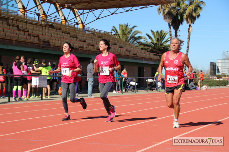 Búscate en la imágenes de la Carrera de la Mujer de Badajoz