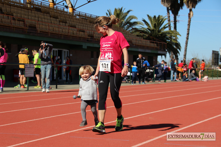 Búscate en la imágenes de la Carrera de la Mujer de Badajoz