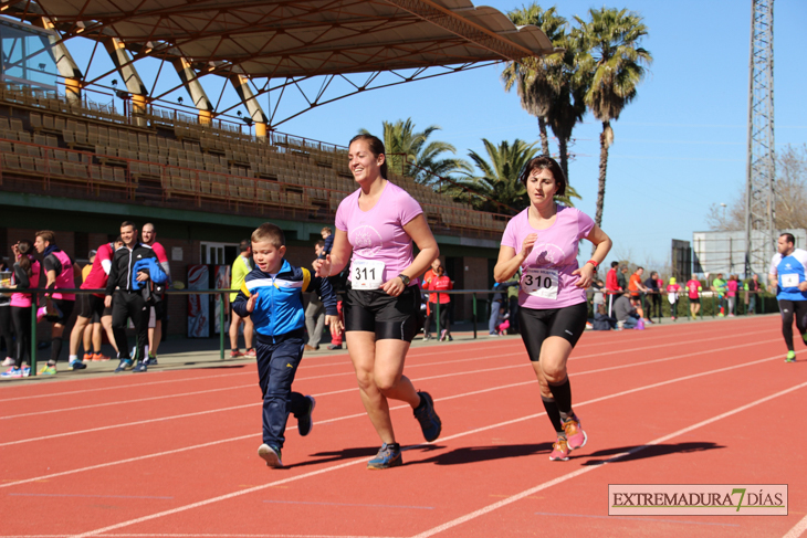 Búscate en la imágenes de la Carrera de la Mujer de Badajoz