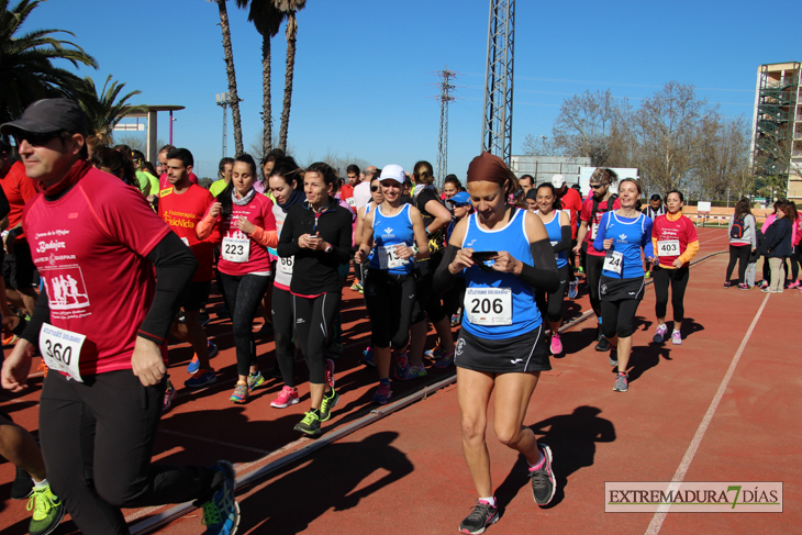 Búscate en la imágenes de la Carrera de la Mujer de Badajoz