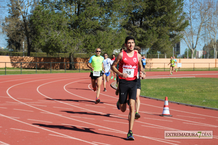 Búscate en la imágenes de la Carrera de la Mujer de Badajoz