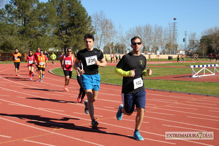 Búscate en la imágenes de la Carrera de la Mujer de Badajoz