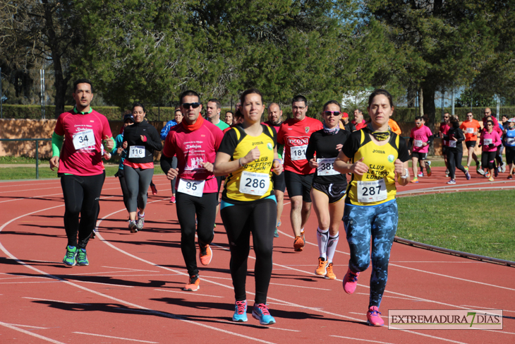 Búscate en la imágenes de la Carrera de la Mujer de Badajoz