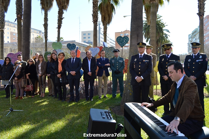 Badajoz conmemora un año más a las víctimas del terrorismo