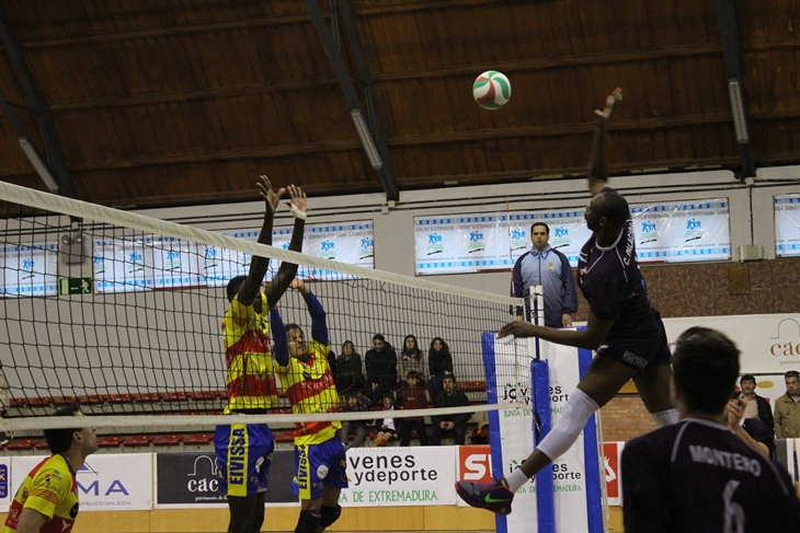 El Electrocash Cáceres no pudo con el Ushuaia Ibiza Voley