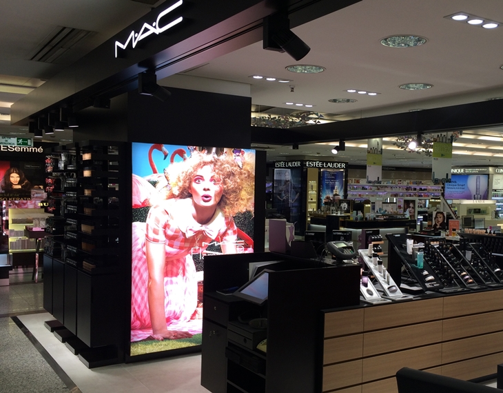 La marca de cosmética MAC  se instala en Badajoz