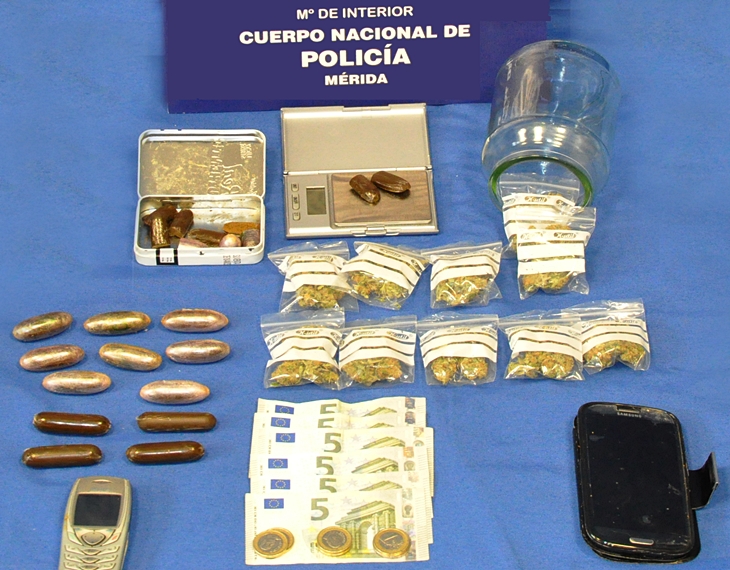 La Policía desmantela un punto de venta de hachís en Mérida