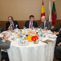 Vara aboga por reforzar las relaciones con Portugal desde todos los sectores