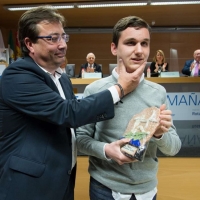 Vara apuesta por un sistema educativo que enseñe actitudes además de conocimientos