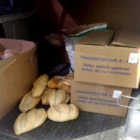 La Policía interviene fresas, panes y bollería en mal estado vendidos de forma ilegal