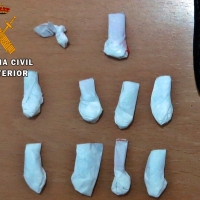 Detenida en un pub cuando intentaba ocultar droga entre el mobiliario