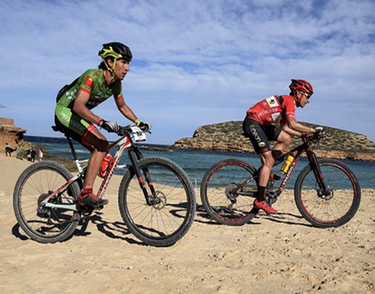 Éxito rotundo del Extremadura – Ecopilas en la Vuelta Ibiza MTB 2016