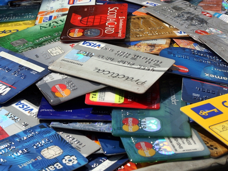 Consumo inicia una campaña informativa sobre tarjetas bancarias