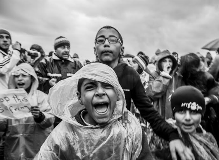 Una fotógrafa se atreve a exponer la cruda realidad de los refugiados
