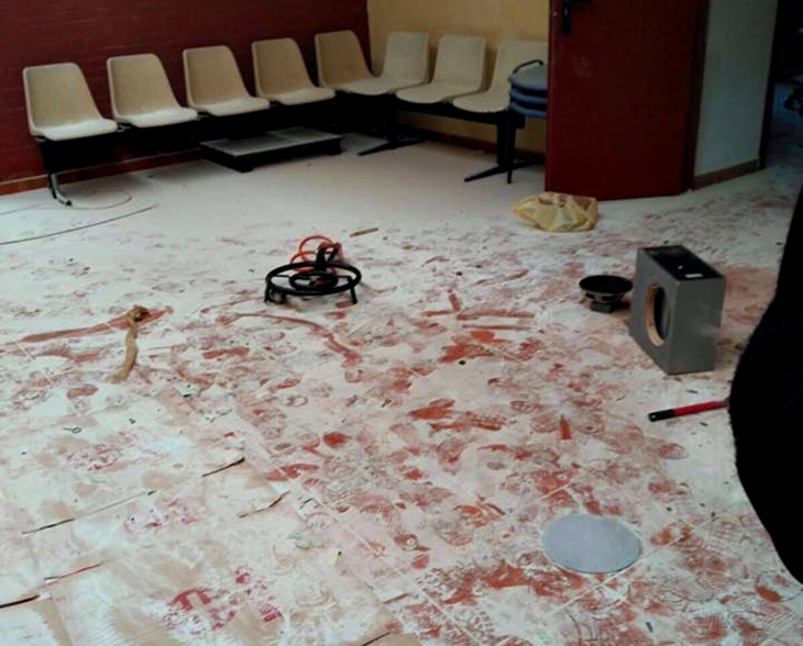 Roban en el Centro Social de La Corchera (Mérida)