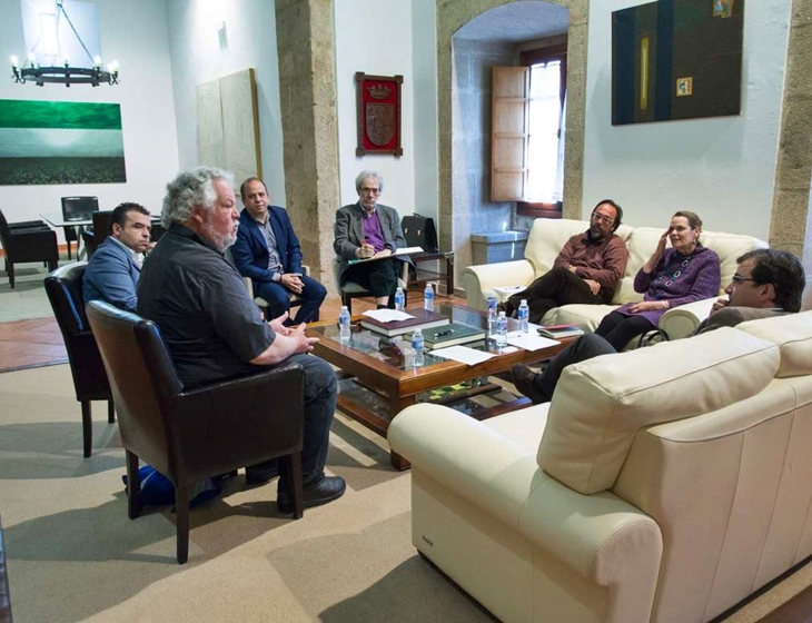 Profesores de California trabajan en un proyecto sobre la dehesa extremeña