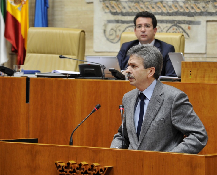 La Junta apela al consenso para replantearse la apertura de festivos
