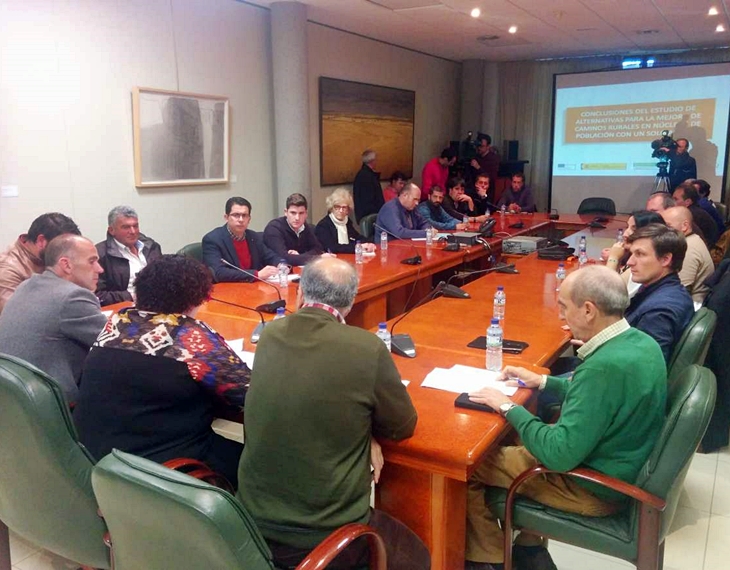 Begoña García traslada a los alcaldes el proyecto de caminos de evacuación