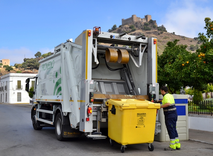 Camión y contenedores nuevos para Calamonte