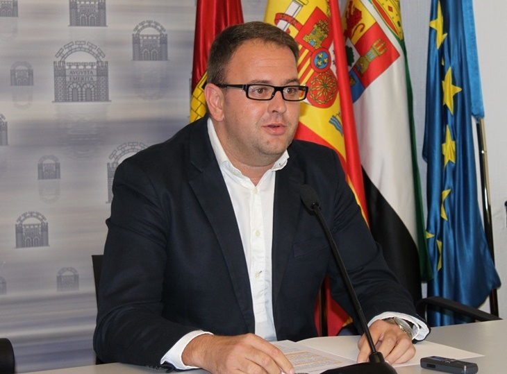 Osuna critica la lentitud del Ministerio para aprobar los presupuestos municipales