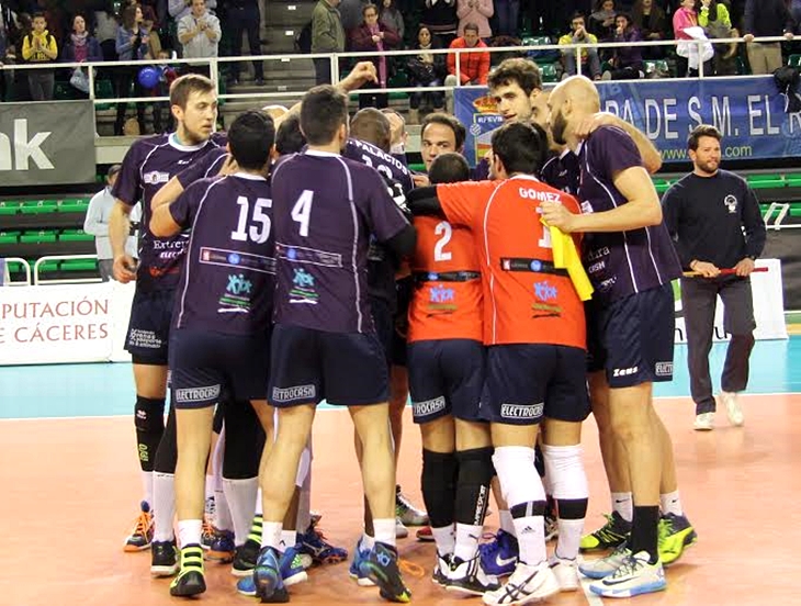 El Electrocash Cáceres permanecerá un año más en la élite del voleibol nacional