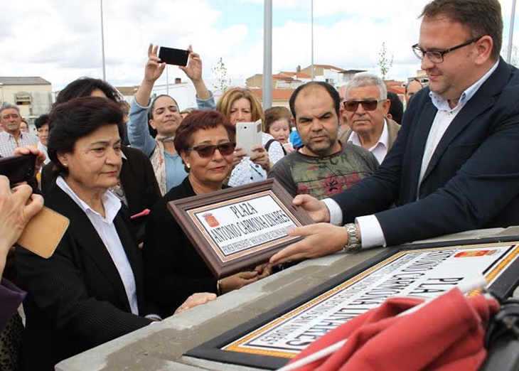 La vecinos de San Andrés homenajean al que fue su primer presidente