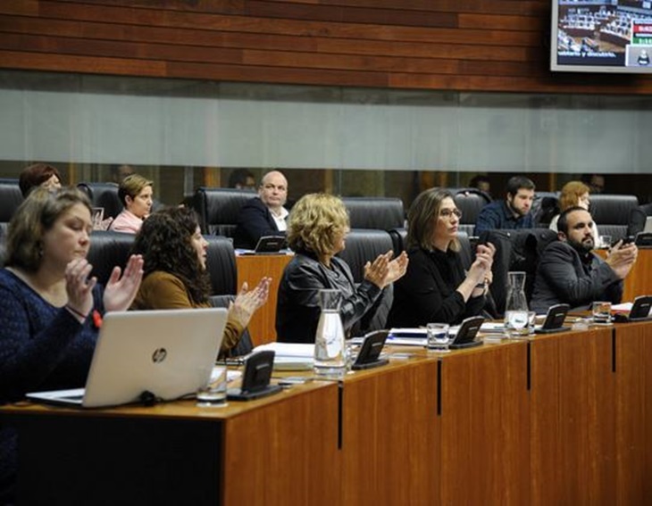 La Asamblea pide a Rajoy que facilite la llegada de refugiados