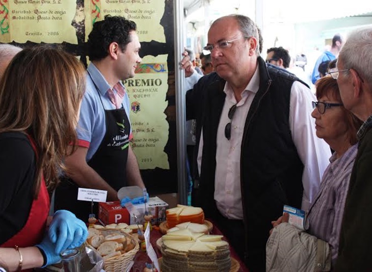 Monago pide a la Junta que trabaje para que las exportaciones vuelvan a crecer