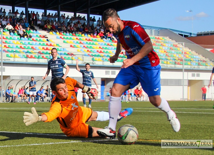 El Extremadura UD afianza el liderato en Badajoz