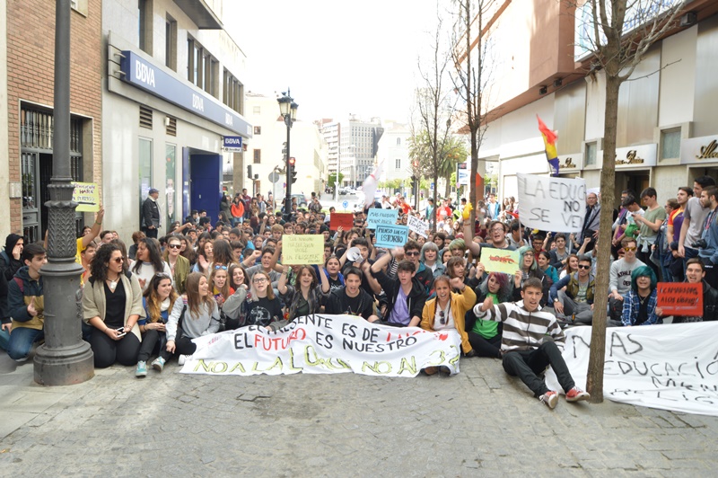 Imágenes de la manifestación contra la LOMCE en Badajoz