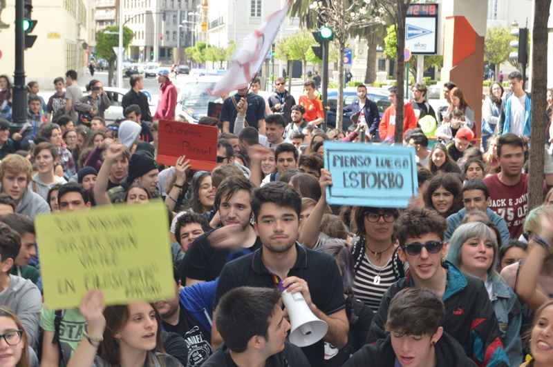 Imágenes de la manifestación contra la LOMCE en Badajoz