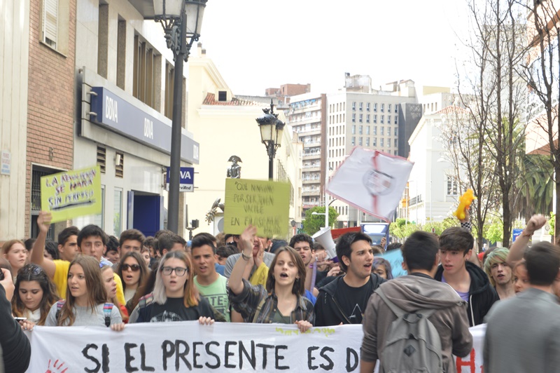 Imágenes de la manifestación contra la LOMCE en Badajoz