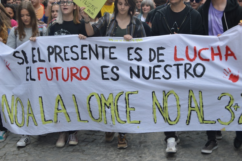 Imágenes de la manifestación contra la LOMCE en Badajoz