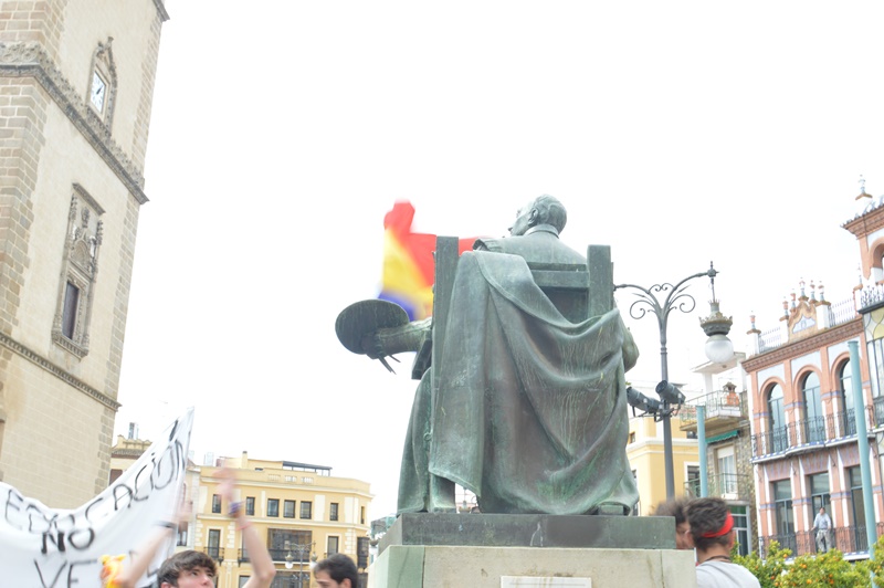 Imágenes de la manifestación contra la LOMCE en Badajoz