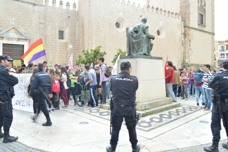 Imágenes de la manifestación contra la LOMCE en Badajoz