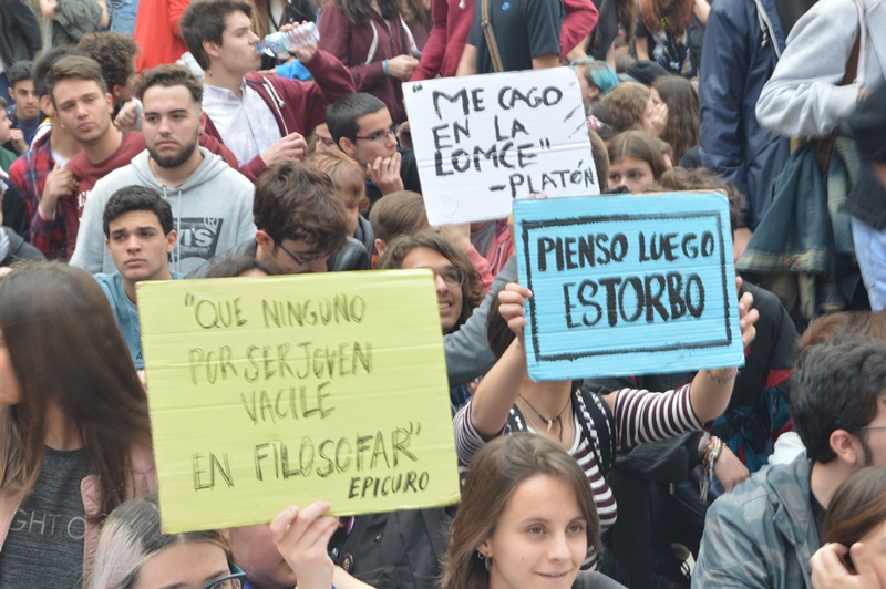 Imágenes de la manifestación contra la LOMCE en Badajoz