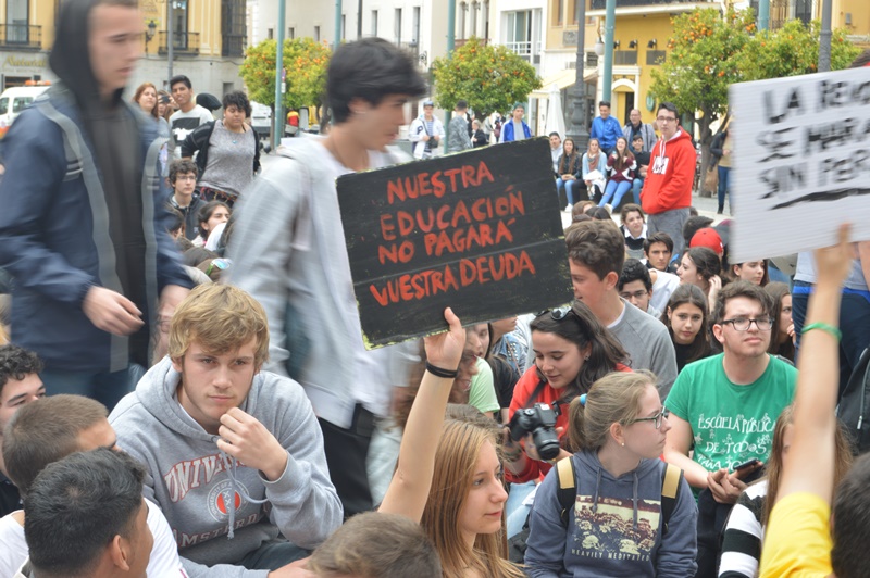 Imágenes de la manifestación contra la LOMCE en Badajoz