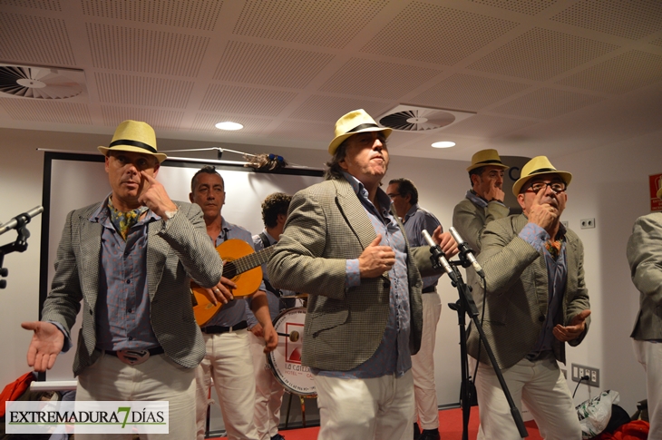 Cádiz se presenta ante las agencias de viaje de Badajoz con la Chirigota del Selu