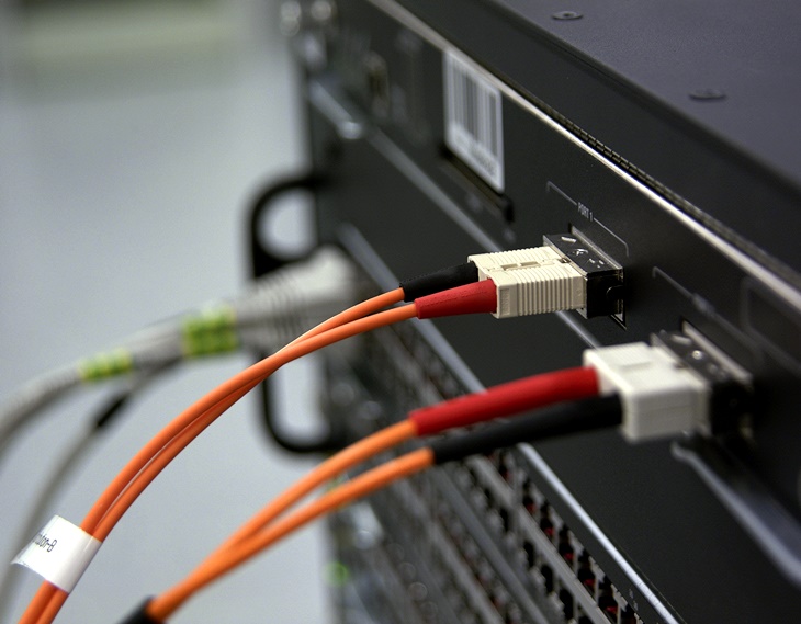 Fibra óptica para diez centros educativos de Cáceres