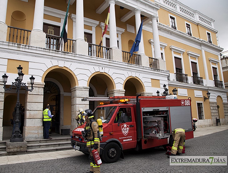Simulacro de incendio en el ayuntamiento de Badajoz