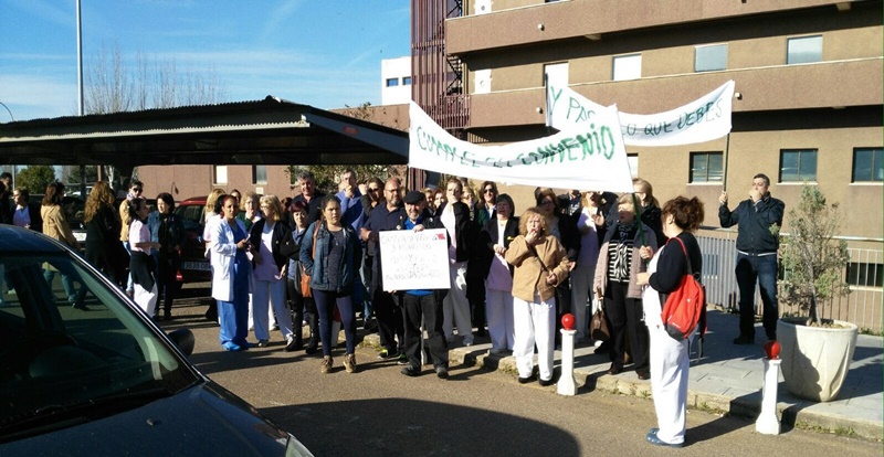 Trabajadores de Palicrisa se concentran a las puertas de los hospitales