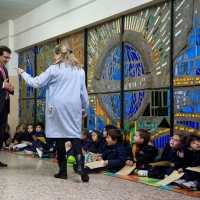 Vara es entrevistado por alumnos de Las Josefinas